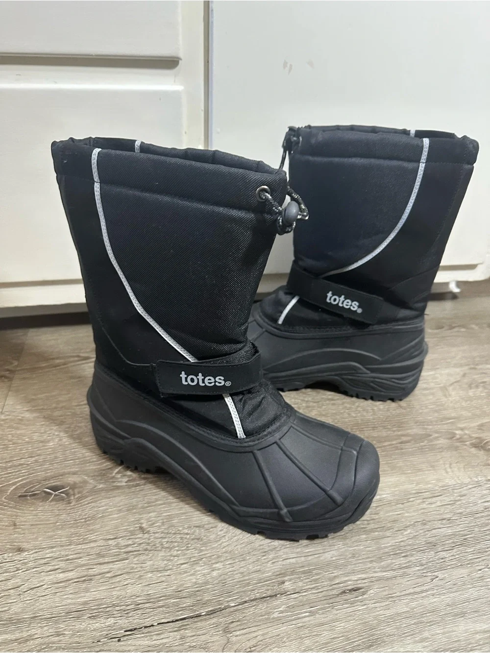 totes Kids Black Insulated Snow Boots